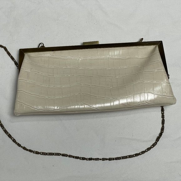 Vintage Bandolino White Scaled Clasp Frame Purse with Chain strap - Picture 1 of 2